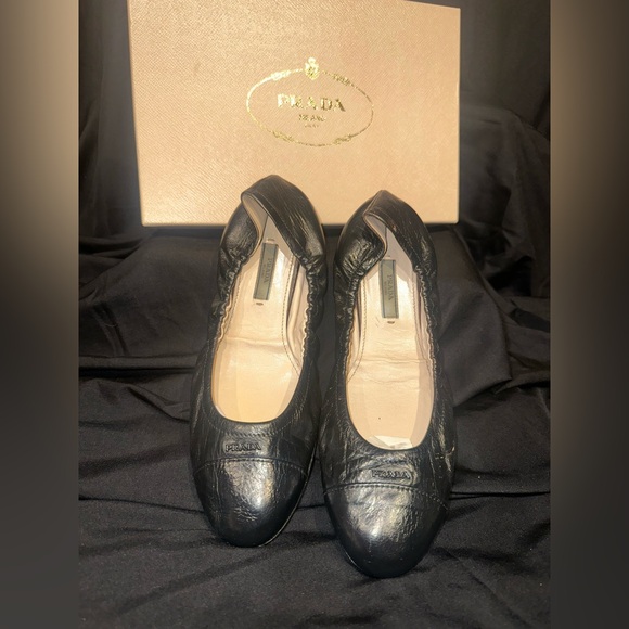 ⭐️FALL SALE⭐️ Prada Black Leather Ballet flats. 
Sz 40. - Picture 1 of 8